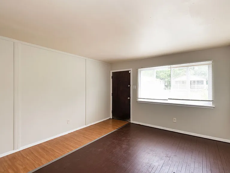 10409 Count Dr — Photo 3