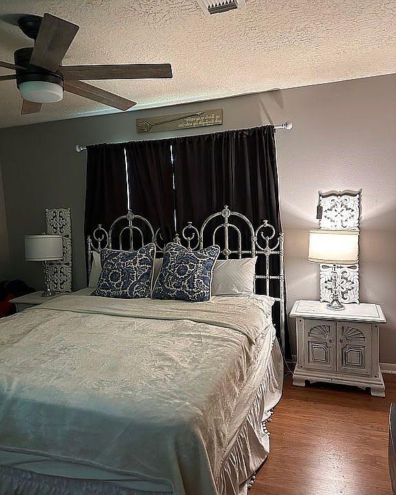 1st image of 9 Holly Ln