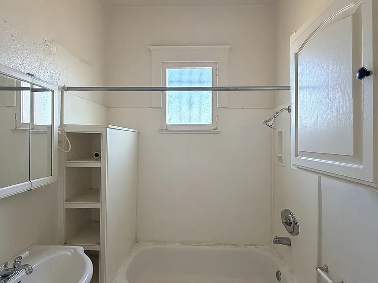 916 N 8th St — Photo 9