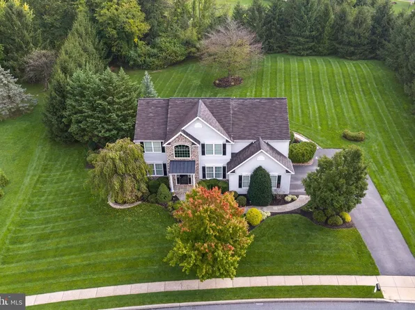 97 Caernarvon Dr, Elverson, PA 19520