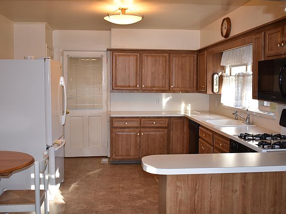 4th image of 31 Bellows Ln