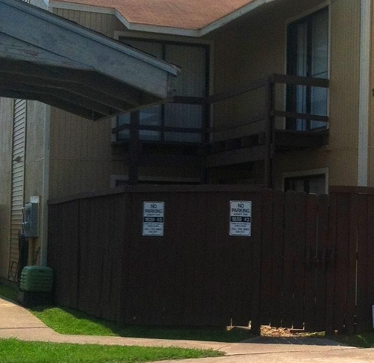 1st image of 1839 Fox Run Dr APT 4