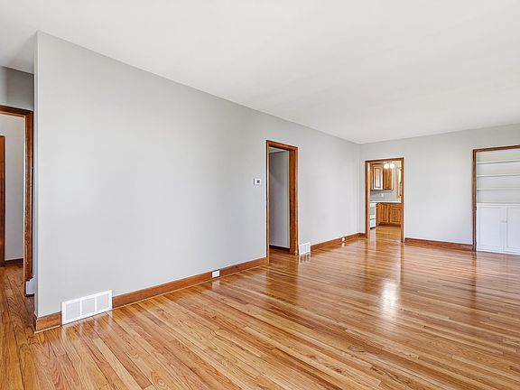 2nd image of 1935 N Grandview Ave