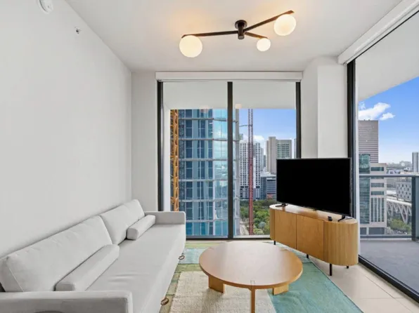 11 NE 6th St, Miami, FL