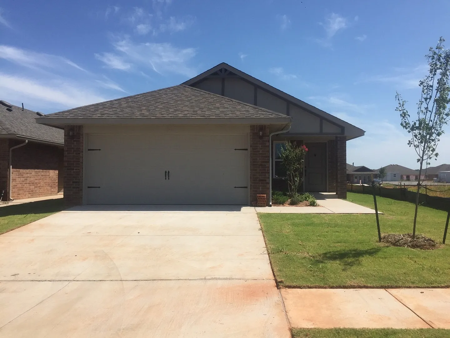 3 bedroom 2 bath home Mustang Schools — Photo 2