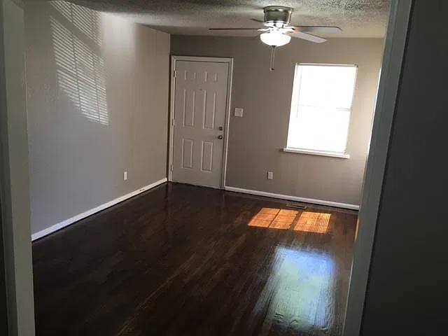 3 bed, 960 sqft, $1,000 — Photo 2