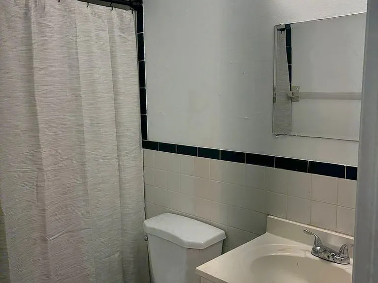 1015 SW 48th Ter — Photo 7