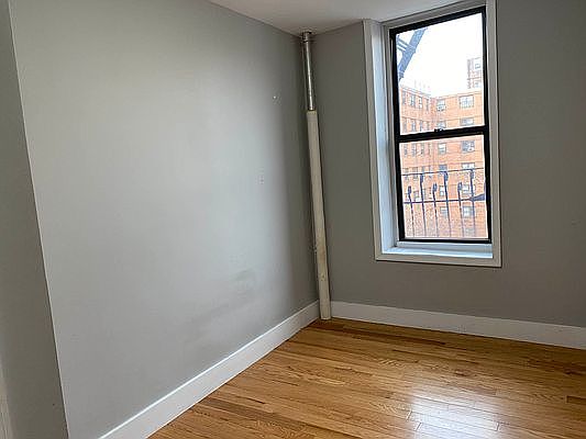 5th image of 204 E 112th St APT 42