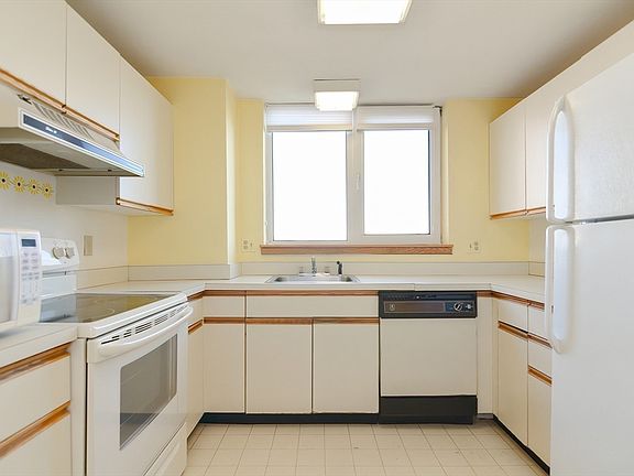 2nd image of 50 Watertown St APT 510