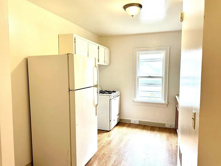 61 Jones Ave #4 — Photo 4