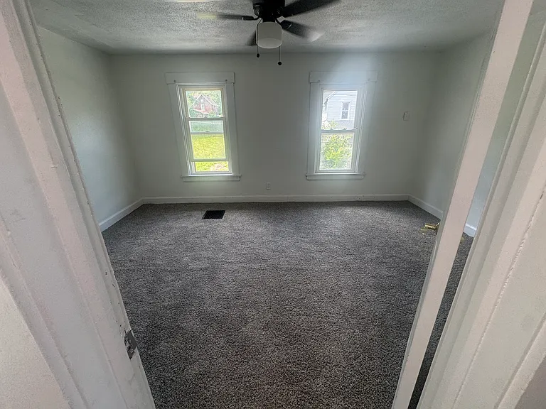 335 Elberen St — Photo 10