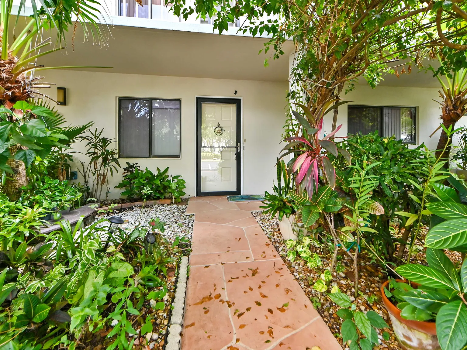 2 bed, 2.0 bath, 1230 sqft, $2,000 — Photo 2