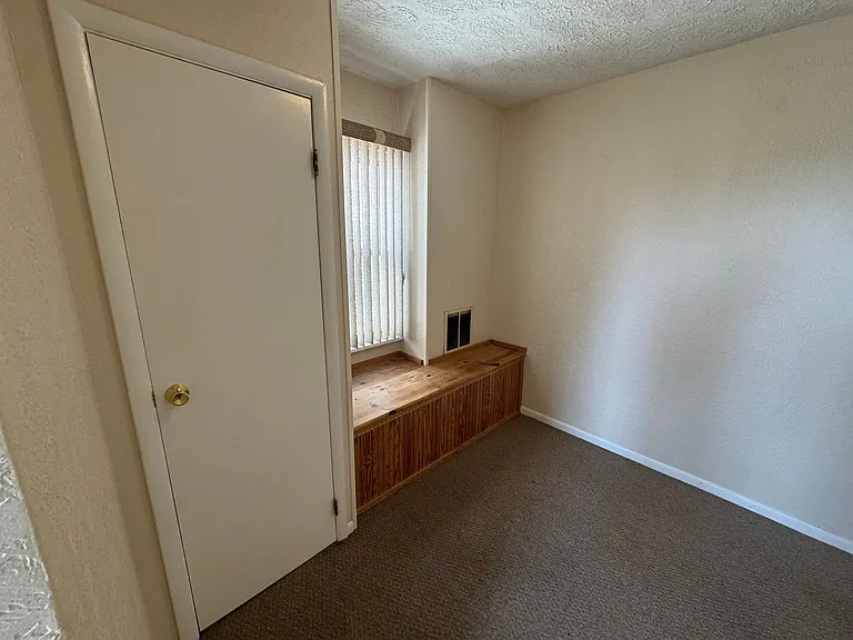 215 Spencer Ave — Photo 9