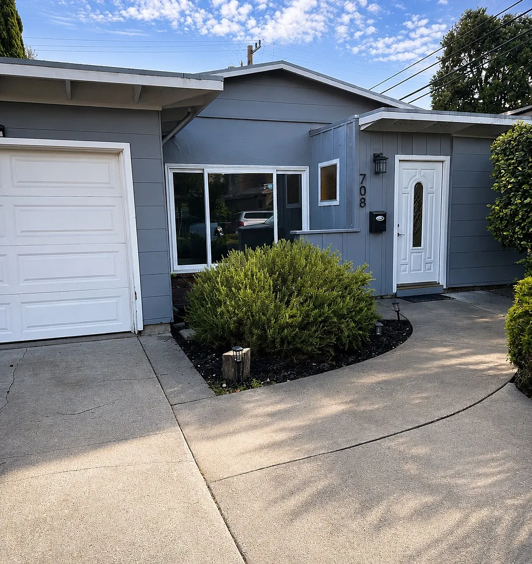 Howe St, San Mateo — Photo 1