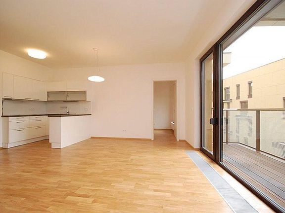 3rd image of 1853 Jefferson Ave #121