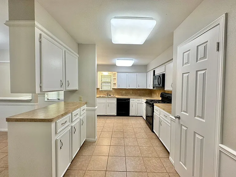 2448 Holly Ln — Photo 11