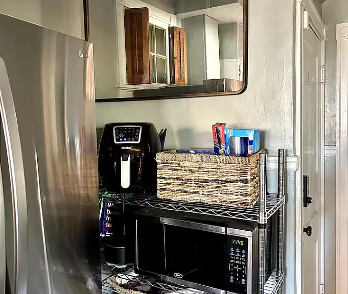 2326 Rosewood Ave — Photo 10