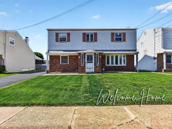 140 Camelot Dr, Port Reading, NJ 07064