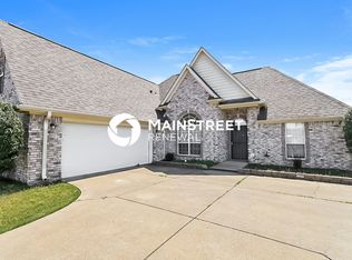 2743 Olivia Ln, Southaven, MS 38672