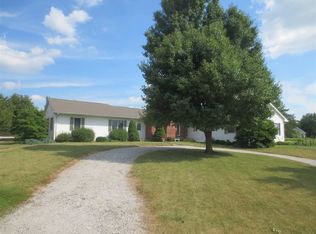 9713 Homestead Rd, Roanoke, IN 46783