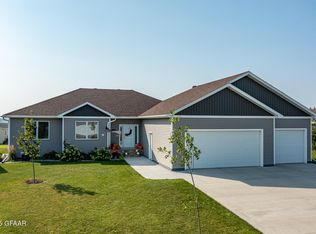 834 Greenway Blvd SE, East Grand Forks, MN 56721