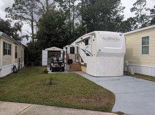 1074 Front St, Welaka, FL 32193