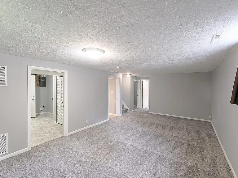 1025 Kent St — Photo 15