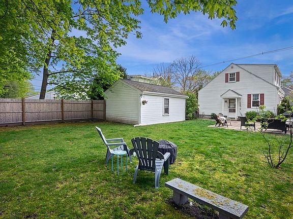 4th image of 189 Danforth St