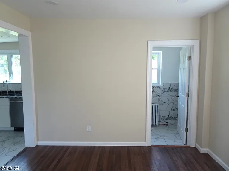 689 Sayre Ave — Photo 8