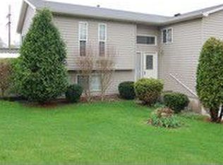 175 Willow Rd, Ingleside, IL 60041