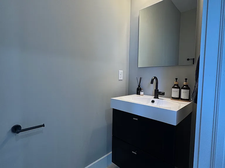 921 Laurel St — Photo 7