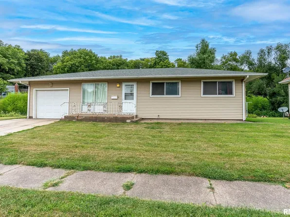3160 Diehn Ave, Davenport, IA 52802