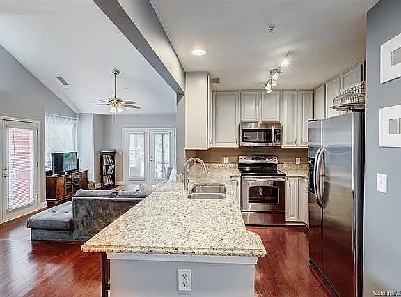 3rd image of 1182 W 1st St