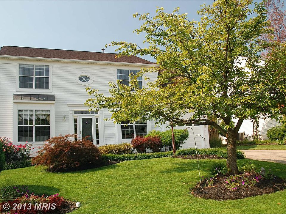1st image of 8924 Dennis Ct