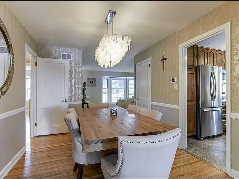 5028 Bedford Ave — Photo 5