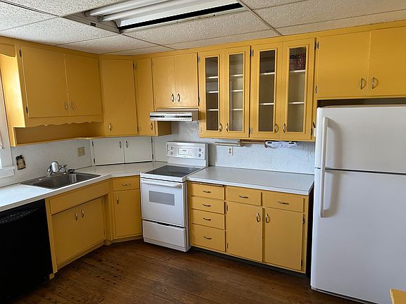 5th image of 317 W 28th St