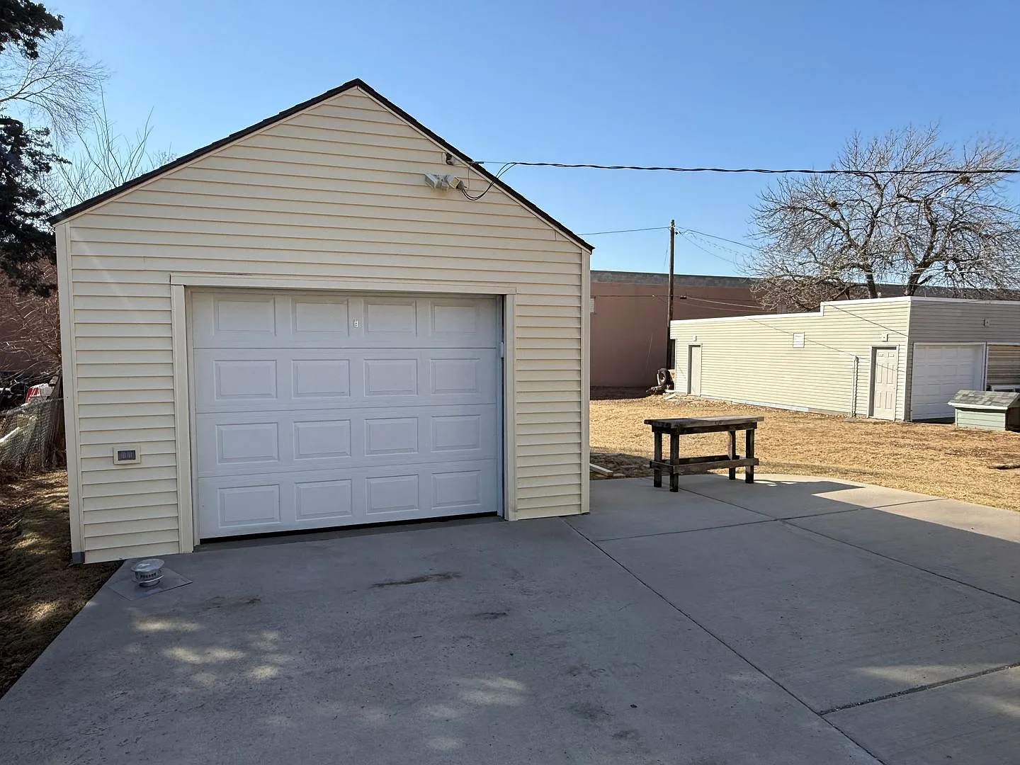 Updated 1 Bed / 1 Bath Single-Family Home with Garage! — Photo 2