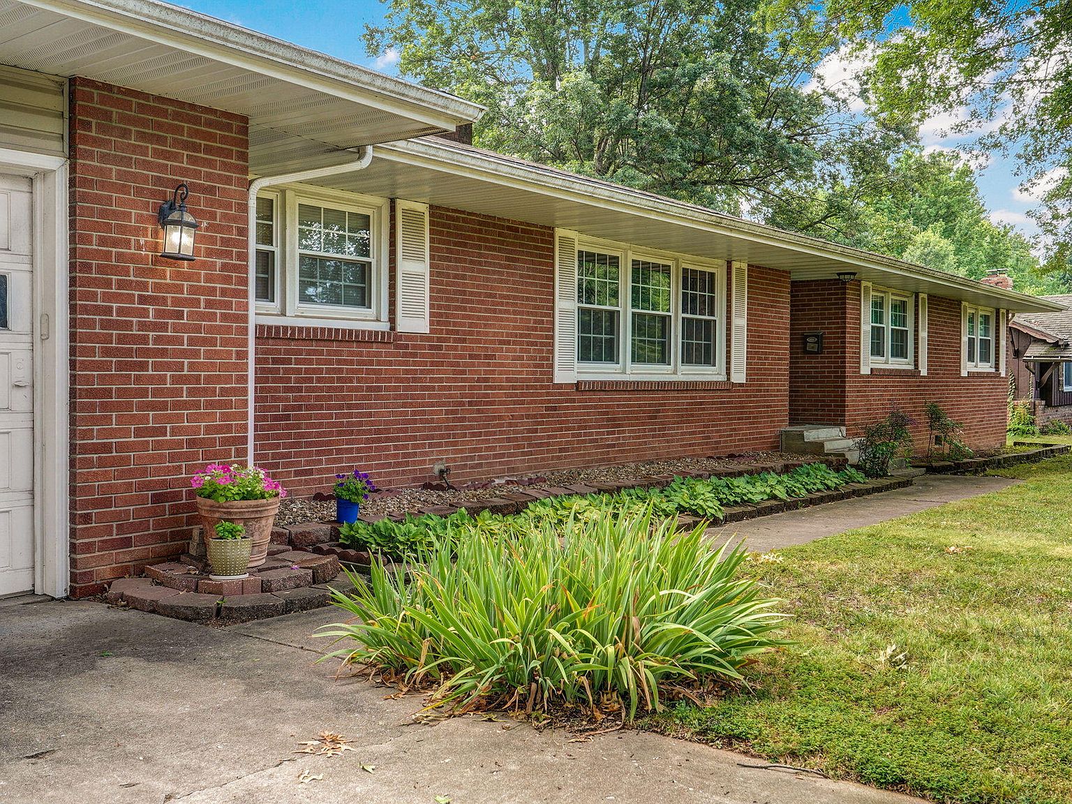 1938 South Glencrest Drive, Springfield, MO 65804 Zillow