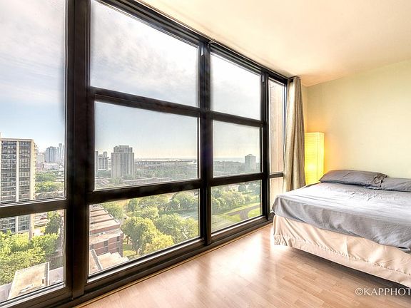 3rd image of 3001 S Michigan Ave Unit 1808
