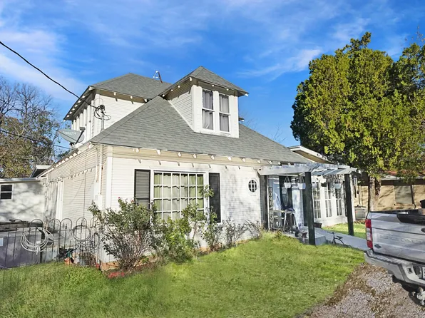 241 W Ross Ave, De Leon, TX 76444