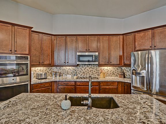 5th image of 808 E Gary Ln