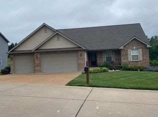 2805 Thoroughbred Dr, Washington, MO 63090