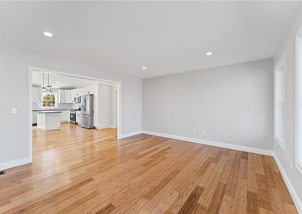 1st image of 4 Cherry Blossom Ln