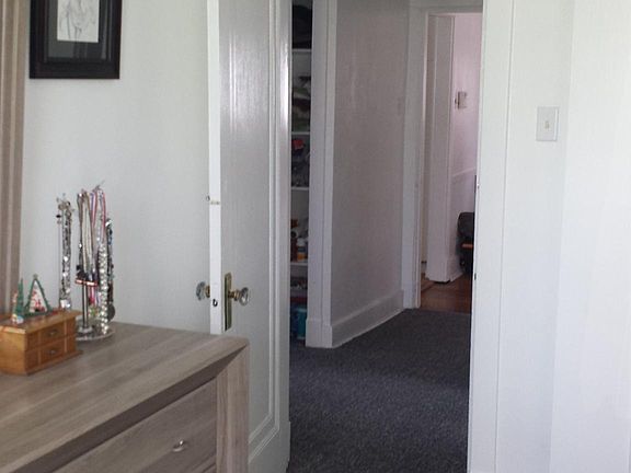 4th image of 2540 Beechwood Blvd