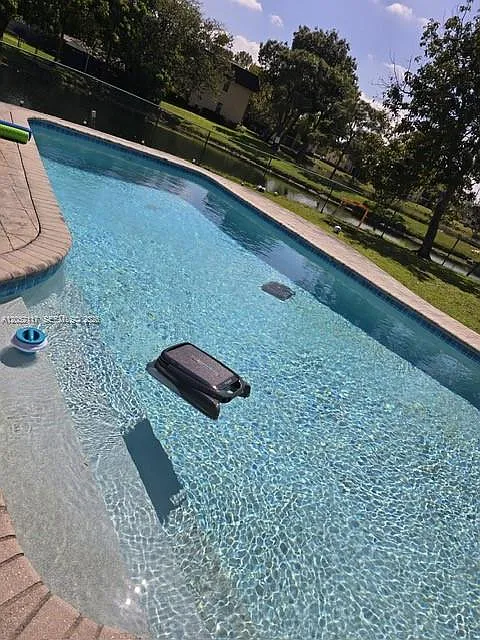 Pasadena Lakes South — Photo 2