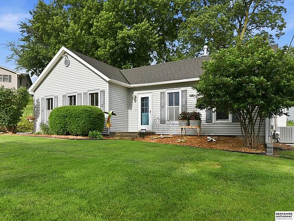 3rd image of 423 S 22nd St