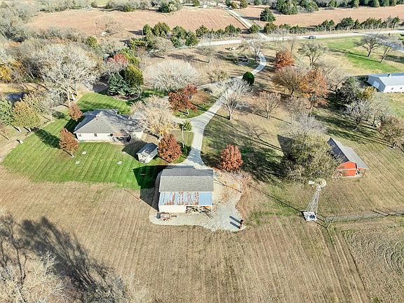 4th image of 1249 NW Tawakoni Rd