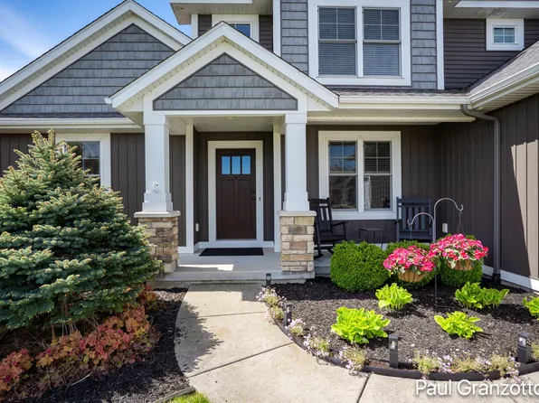 2480 Cedar West Dr, Jenison, MI 49428