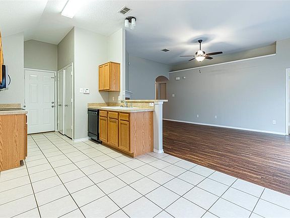 3rd image of 1120 Manhassett Ct