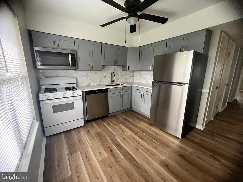 2 bed, 1.0 bath, 828 sqft, $1,675 — Photo 3